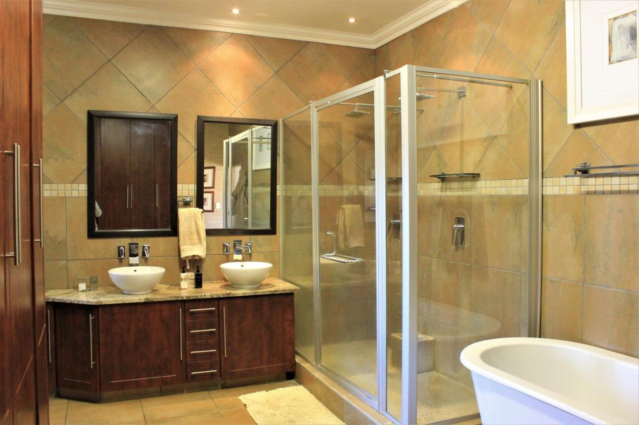 Hekpoort Karee & Wild Olive Guest Lodge מראה חיצוני תמונה