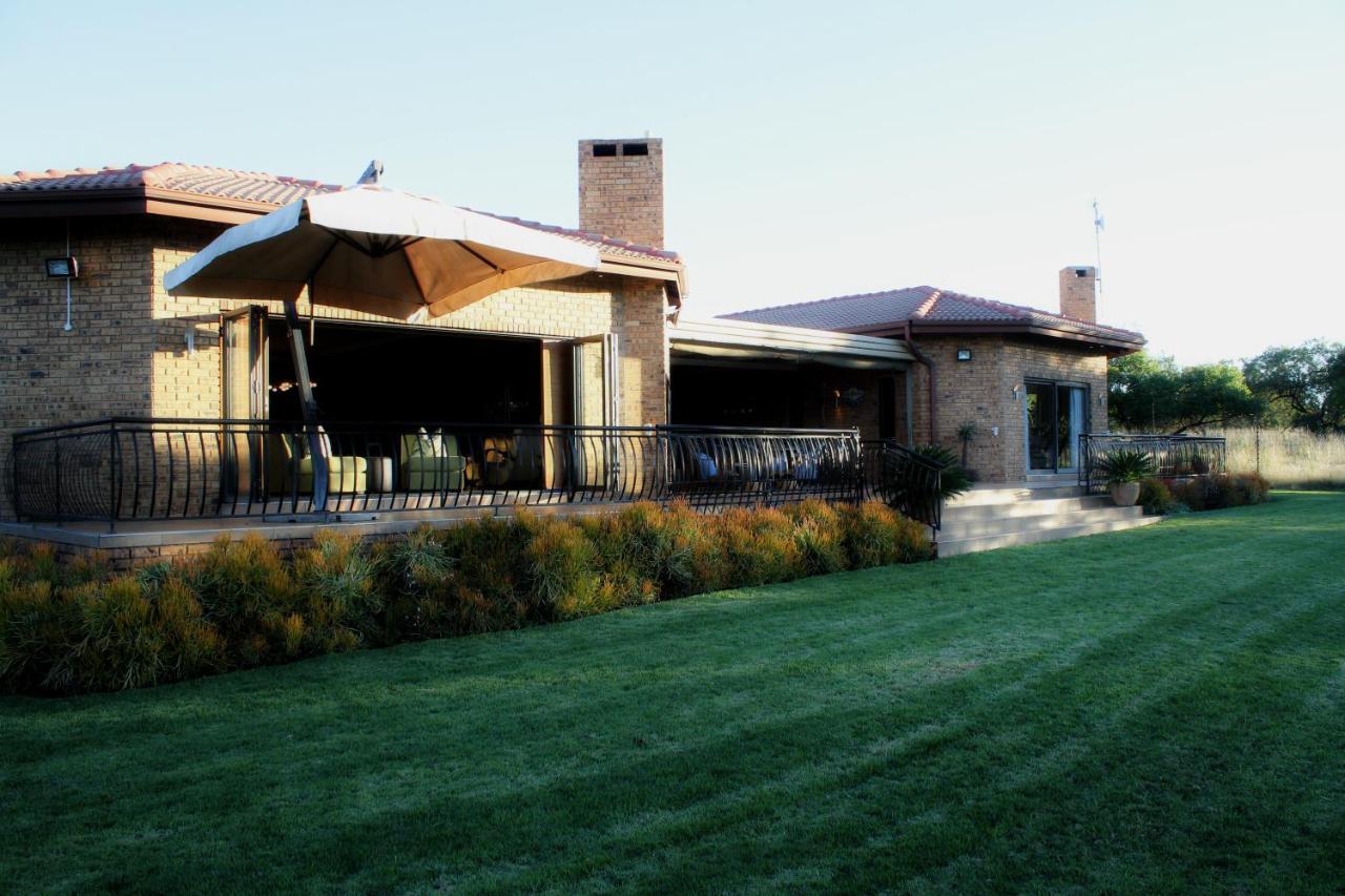 Hekpoort Karee & Wild Olive Guest Lodge מראה חיצוני תמונה