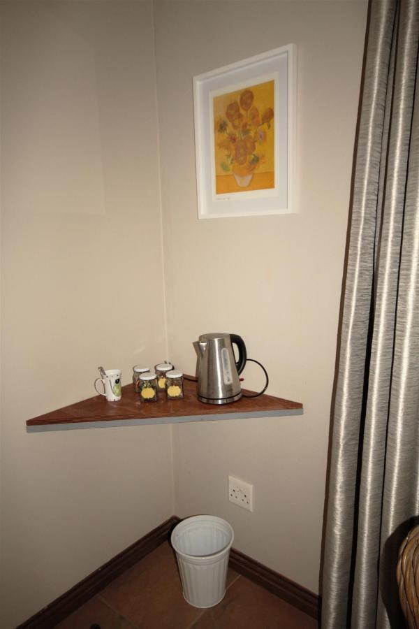 Hekpoort Karee & Wild Olive Guest Lodge מראה חיצוני תמונה