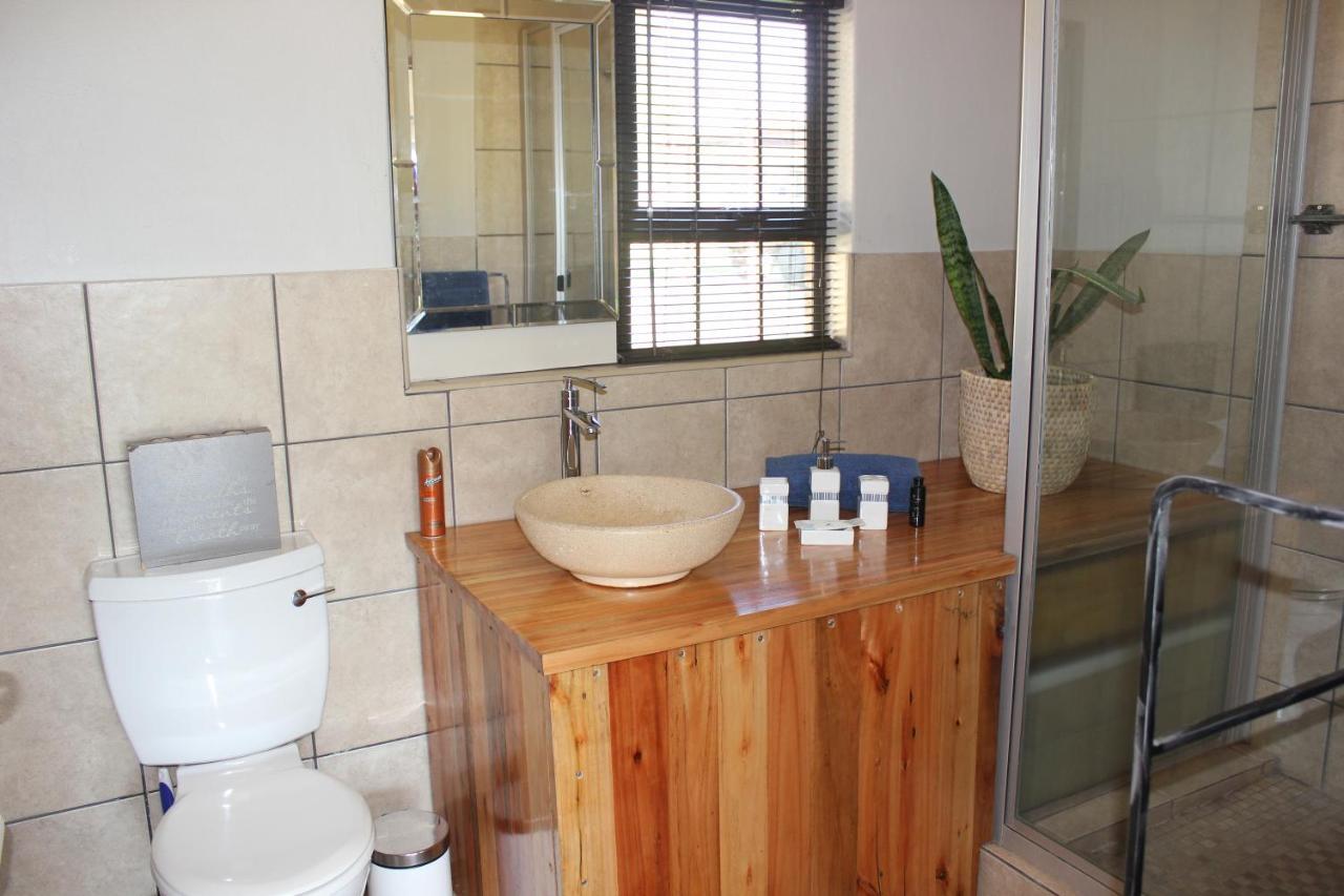 Hekpoort Karee & Wild Olive Guest Lodge מראה חיצוני תמונה